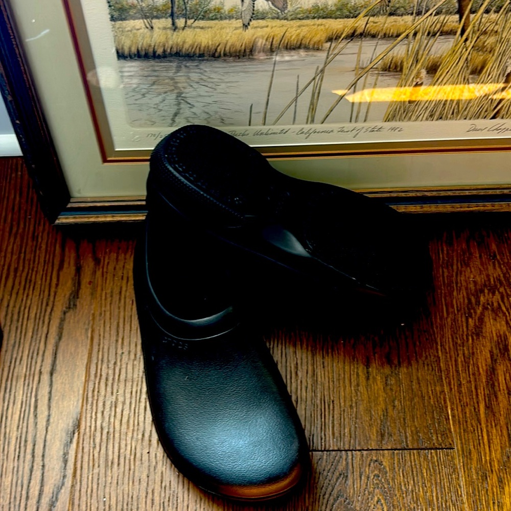 NWOT Crocs Mens Black Clogs Size 9, Women Size 11 Slip On Shoes Water Resistant